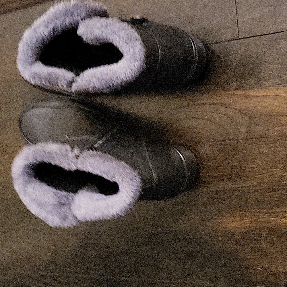 Shoes - Picture 3 of 4